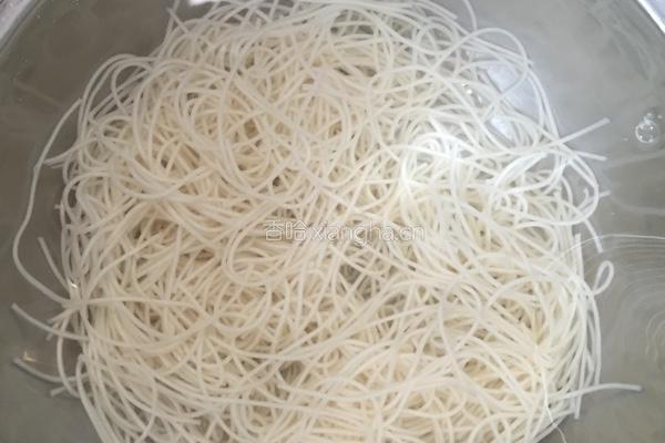 鸡汤龙须面的做法图解2