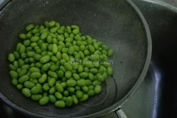 冬菇瘦肉炒毛豆的做法图解4