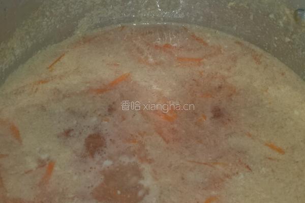 红萝卜肉末粥的做法图解3