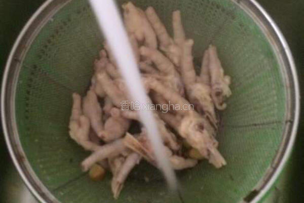 泡椒凤爪的做法图解3