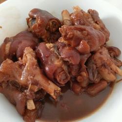 南乳花生炖猪蹄的做法[图]
