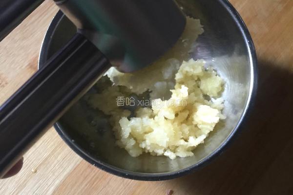 蒜蓉粉丝蒸扇贝的做法图解3