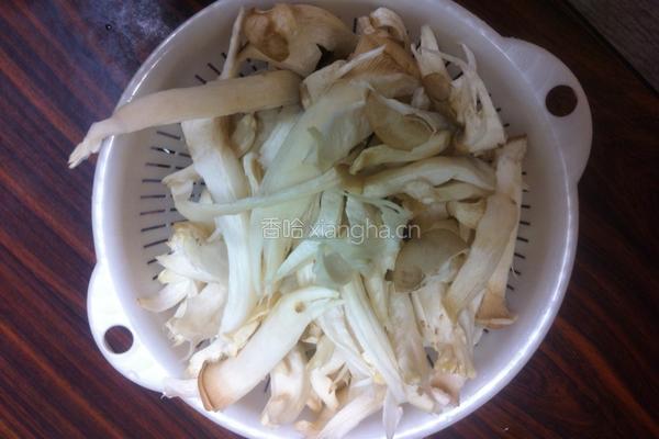炸鲜菇的做法图解2