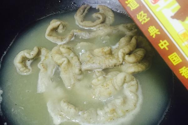 干煸肥肠的做法图解1