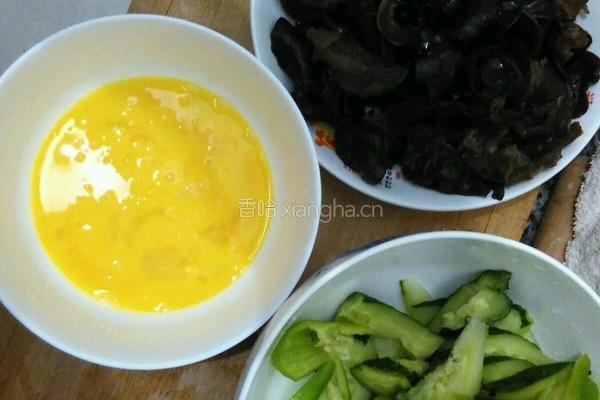 木耳黄瓜鸡蛋的做法图解1