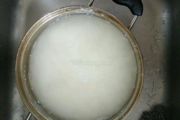 自制美味营养纯葡萄酒的做法图解3