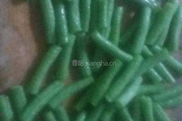 瘦肉炒长豆的做法图解2