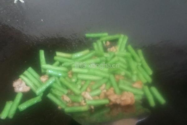 瘦肉炒长豆的做法图解5