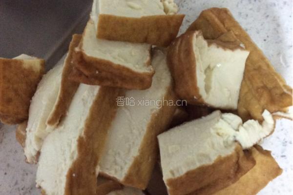 豆腐炒猪肉的做法图解2