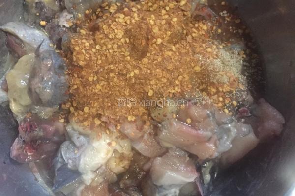 蒜苗小炒鸡的做法图解1