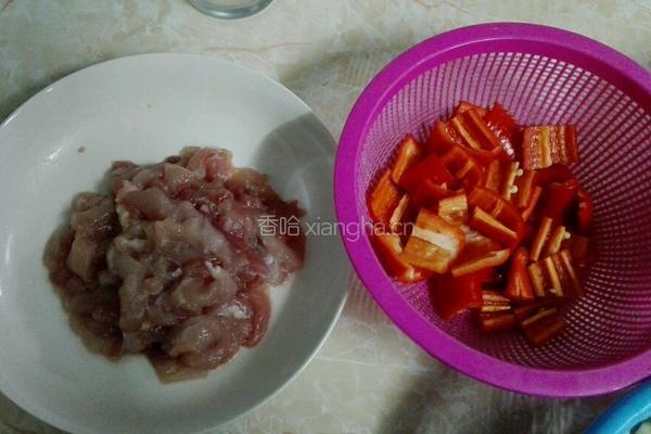 瘦肉炒嫩姜的做法图解2