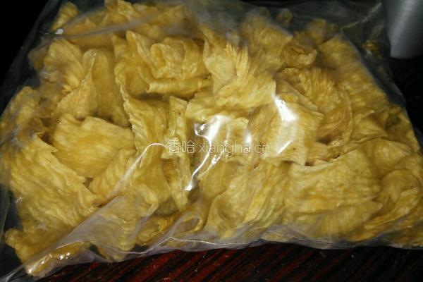 井冈山豆腐皮炒肉的做法图解1
