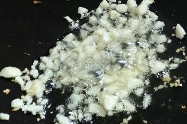 蒜蓉西兰花胡萝卜炒黑木耳的做法图解10