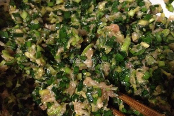 猪肉西葫芦韭菜饺子的做法图解5