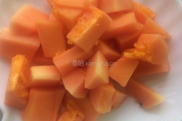 木瓜红枣枸杞银耳冰糖水的做法图解4