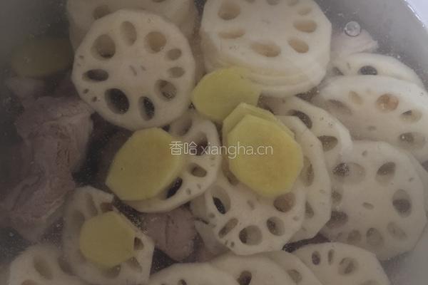排骨莲藕汤的做法图解3