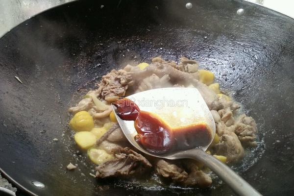 板栗烧鸡的做法图解6