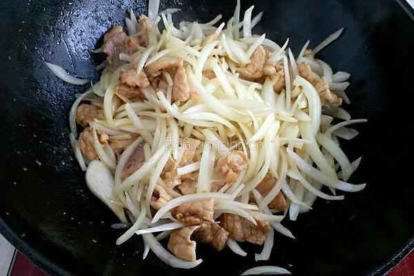 洋葱炒肉的做法图解4