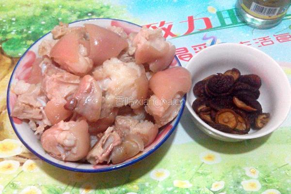 香菇炖猪脚的做法图解5