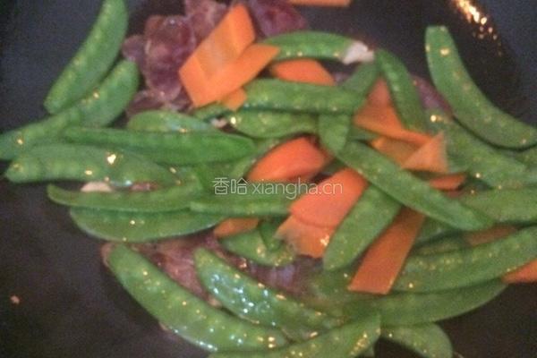 荷兰豆炒腊肠的做法图解6