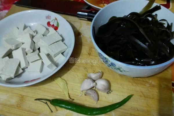 海带炒豆腐的做法图解1