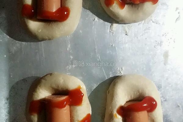 火腿肠黑胡椒沙拉酱面包的做法图解5