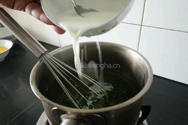 红豆抹茶舒芙蕾蛋卷的做法图解4