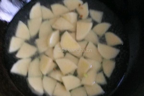 土豆炒鸡的做法图解2