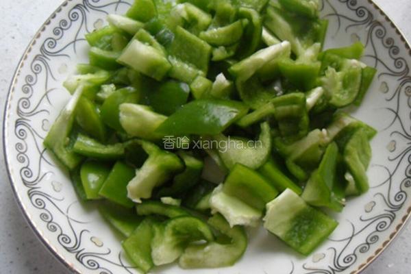 青椒鸡丁的做法图解2