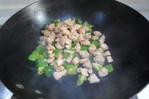 青椒鸡丁的做法图解8
