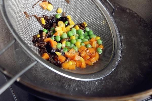 虾仁儿炒饭的做法图解3