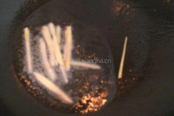 酸笋炒海蛏的做法图解3