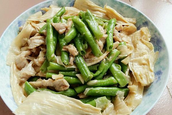 蒜蓉豇豆腐竹炒肉片的做法图解14