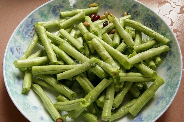 蒜蓉豇豆腐竹炒肉片的做法图解6