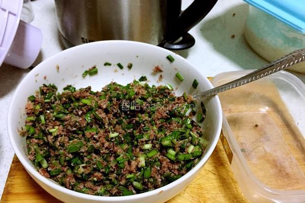 韭菜香肠馅饼的做法图解4