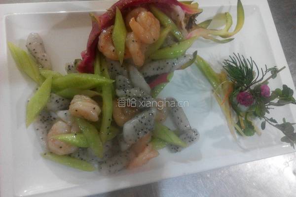 火龙果炒虾球