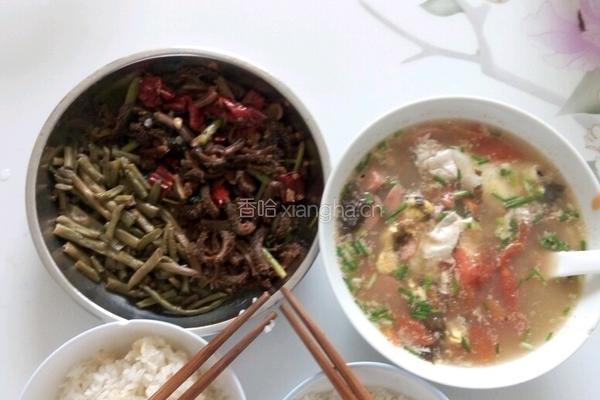 紫菜西红柿火腿肠蛋汤。的做法图解3