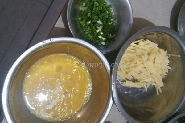 土豆炒蛋的做法图解2