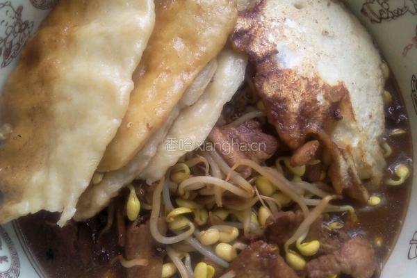 五花肉炒黄豆芽的做法图解7