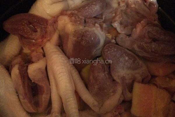 鸡爪鸡心煲木瓜的做法图解4