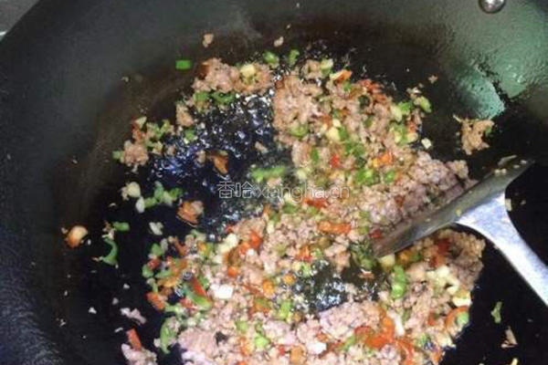 微波肉沫茄子的做法图解5