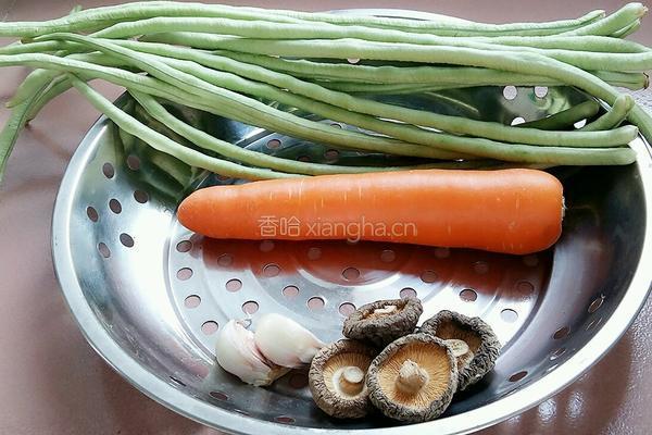 蒜蓉三丁的做法图解1