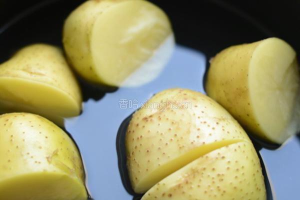 孜然锅巴土豆的做法图解1