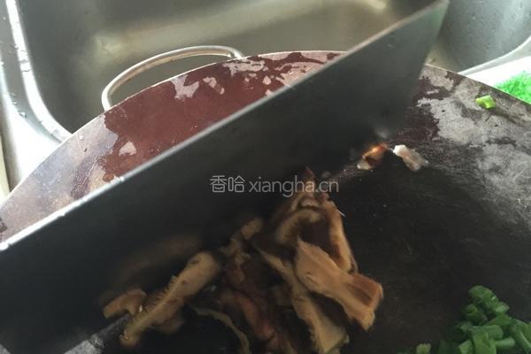 香菇瘦肉芽菜粥的做法图解1