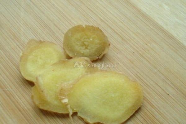 胡萝卜玉米排骨汤的做法图解5