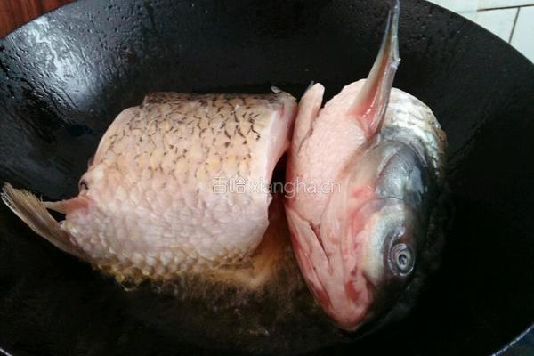 鱼头香菇豆腐蔬菜肉汤的做法图解8