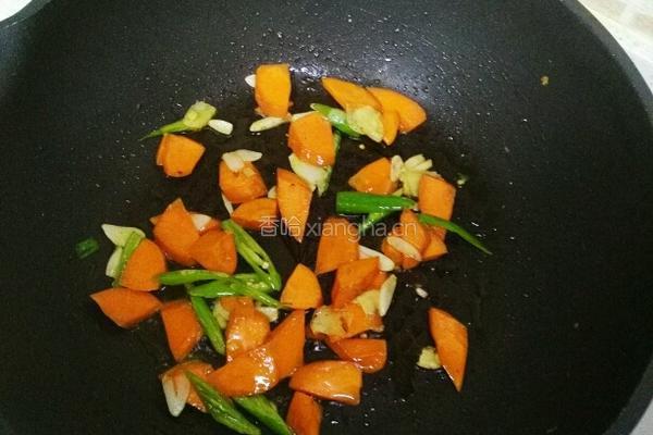 咸肉焖菜花的做法图解1