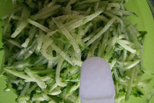 黄瓜肉饺子的做法图解3