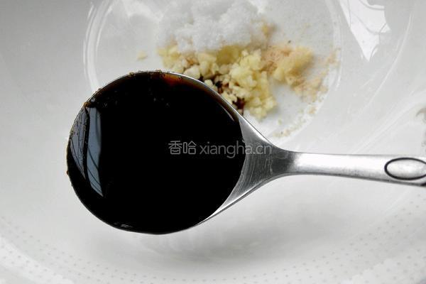核桃仁拌菠菜的做法图解8