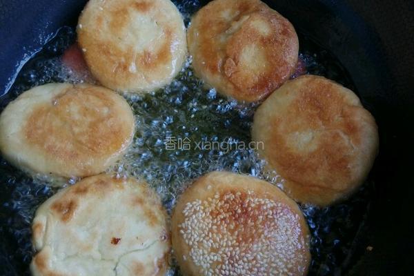 香酥炸烧饼加肠伴侣的做法图解1